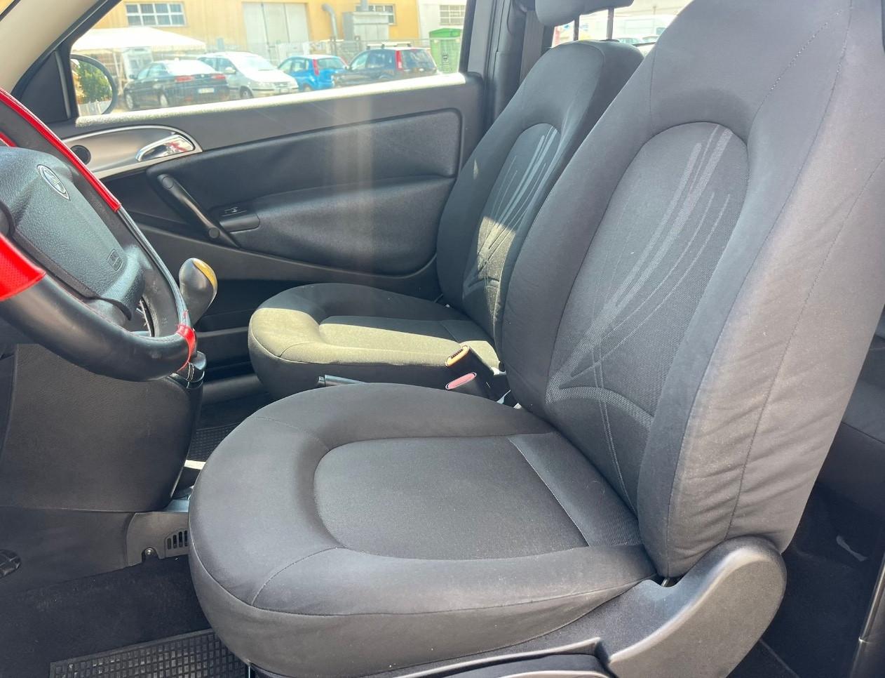 Lancia Ypsilon 1.3 MJT 75 CV Unyca