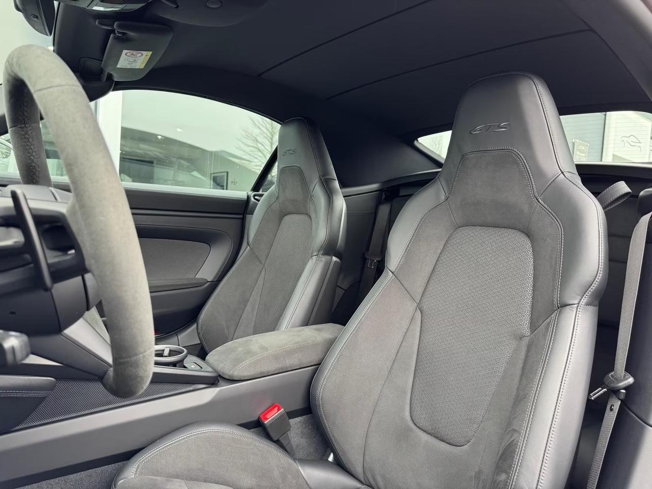 Porsche 911 Carrera GTS Cabriolet possibilità noleggio no scoring