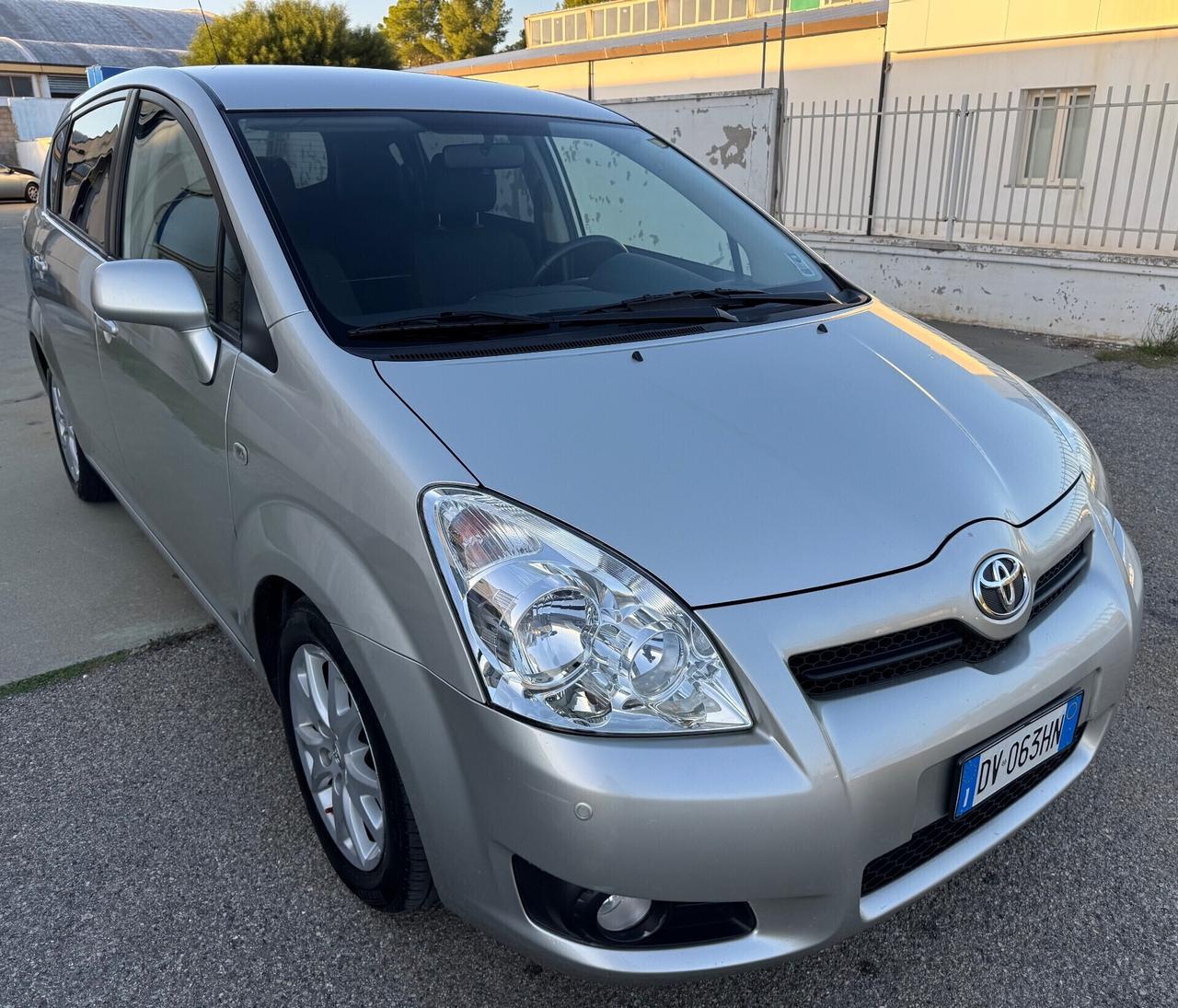 Toyota Corolla Verso 2.2 D-4D -SOLO 124.000 KM-