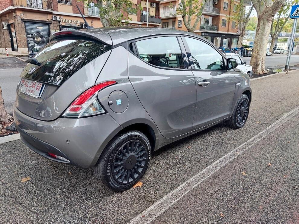 Lancia Ypsilon 1.0 Hybrid SENZA VINCOLI DI FINANZIAMENTO