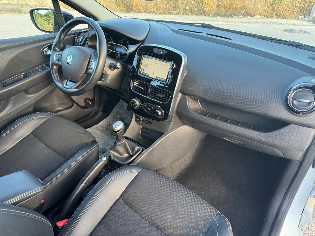 Renault Clio dCi 8V 75 CV 5 porte Moschino Life N 1 (autocarro)