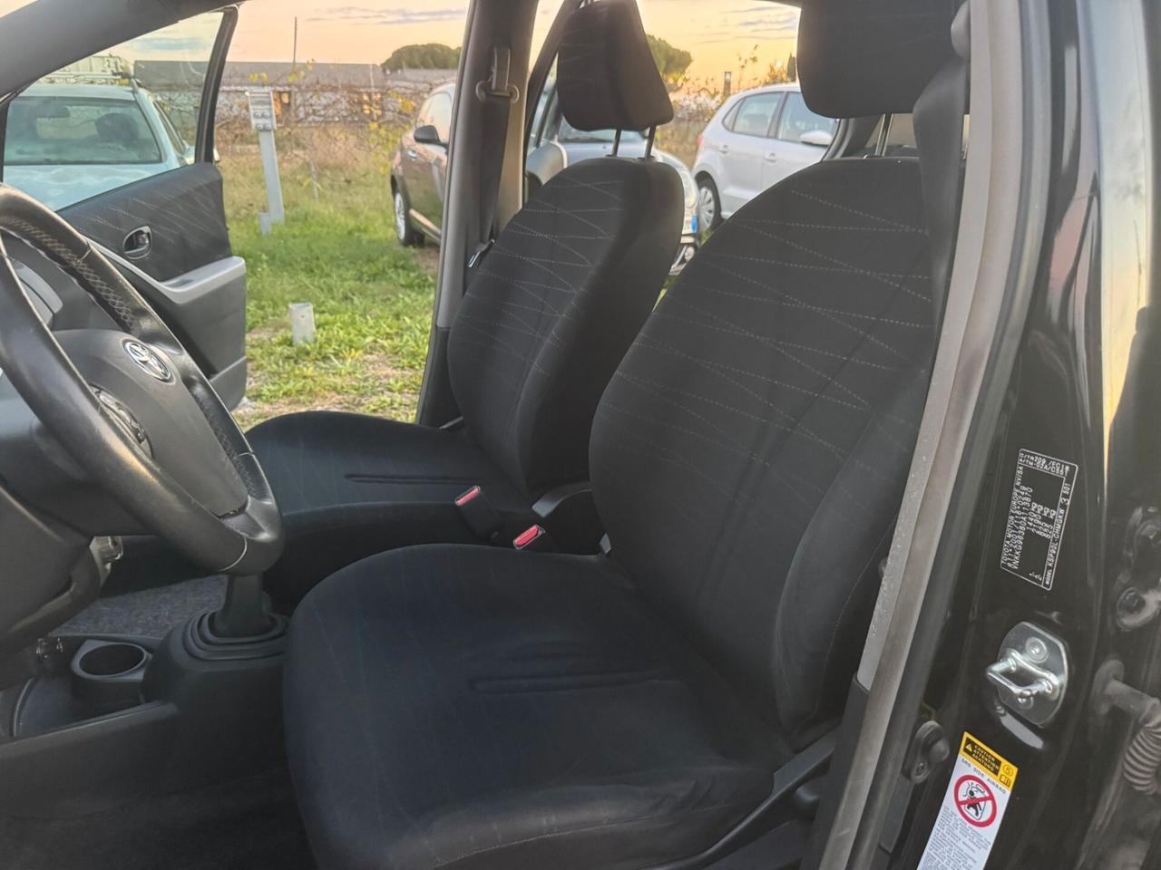 Toyota Yaris 1.0 5 porte SOLAMENTE 129.000 KM