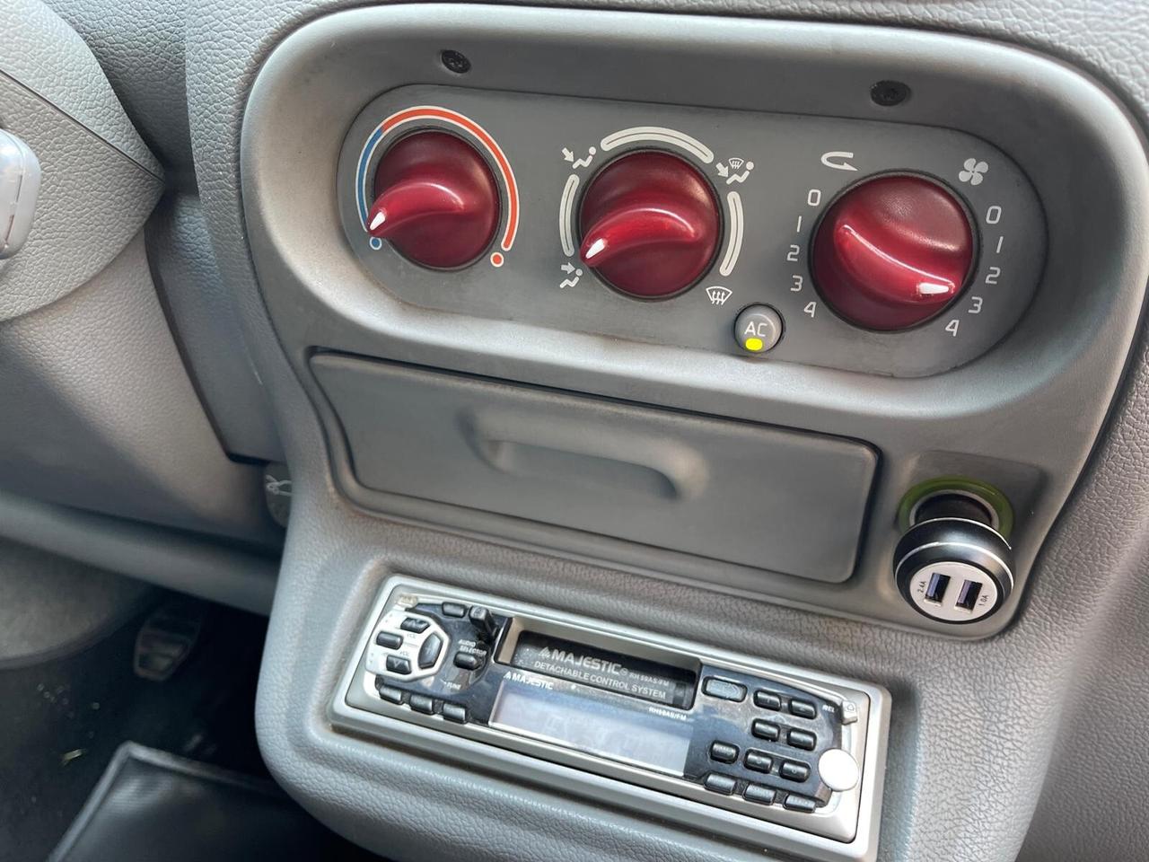 Renault Twingo 1.2i benzina neopatentati