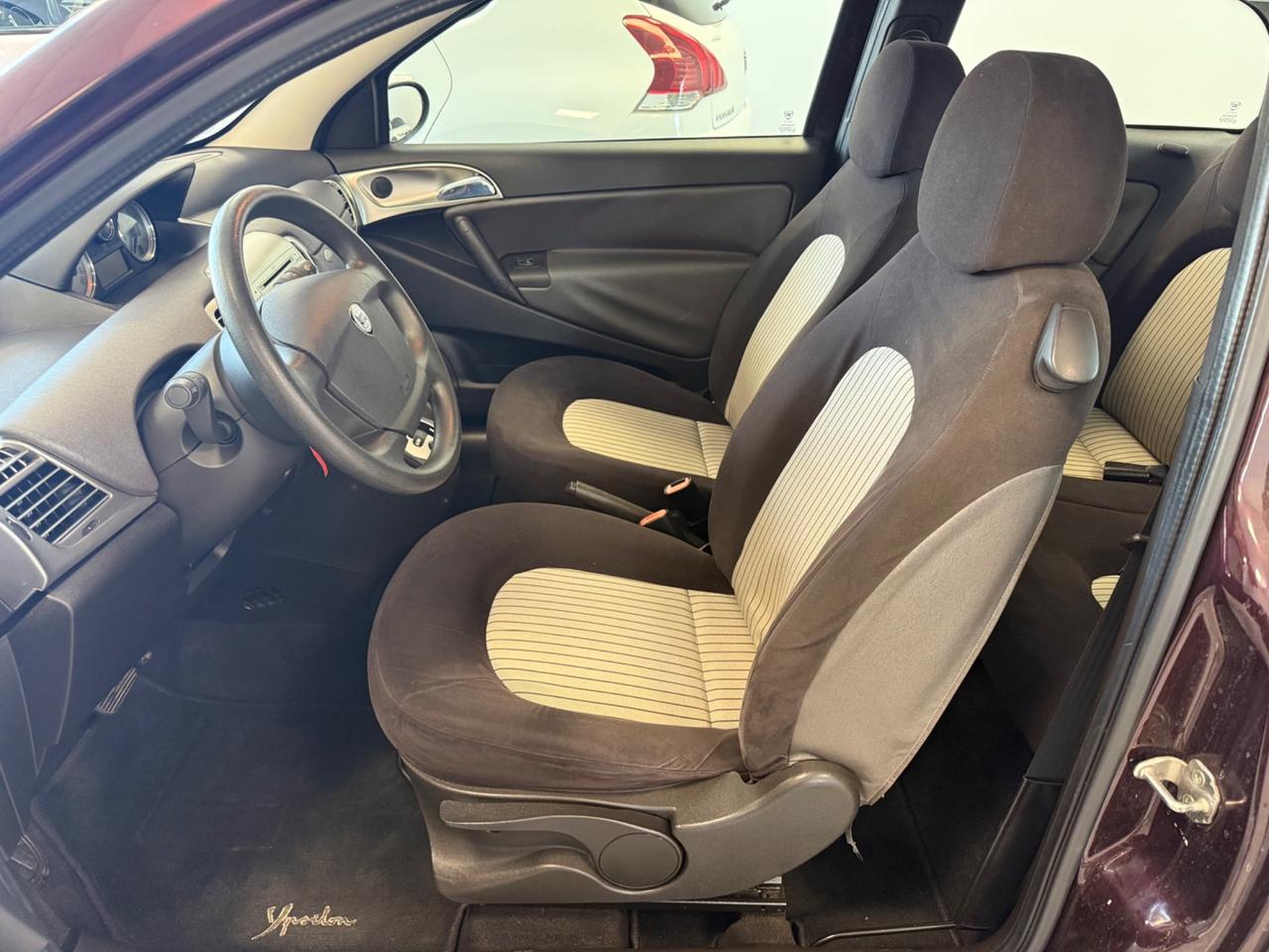 Lancia Ypsilon 1.4 Platino