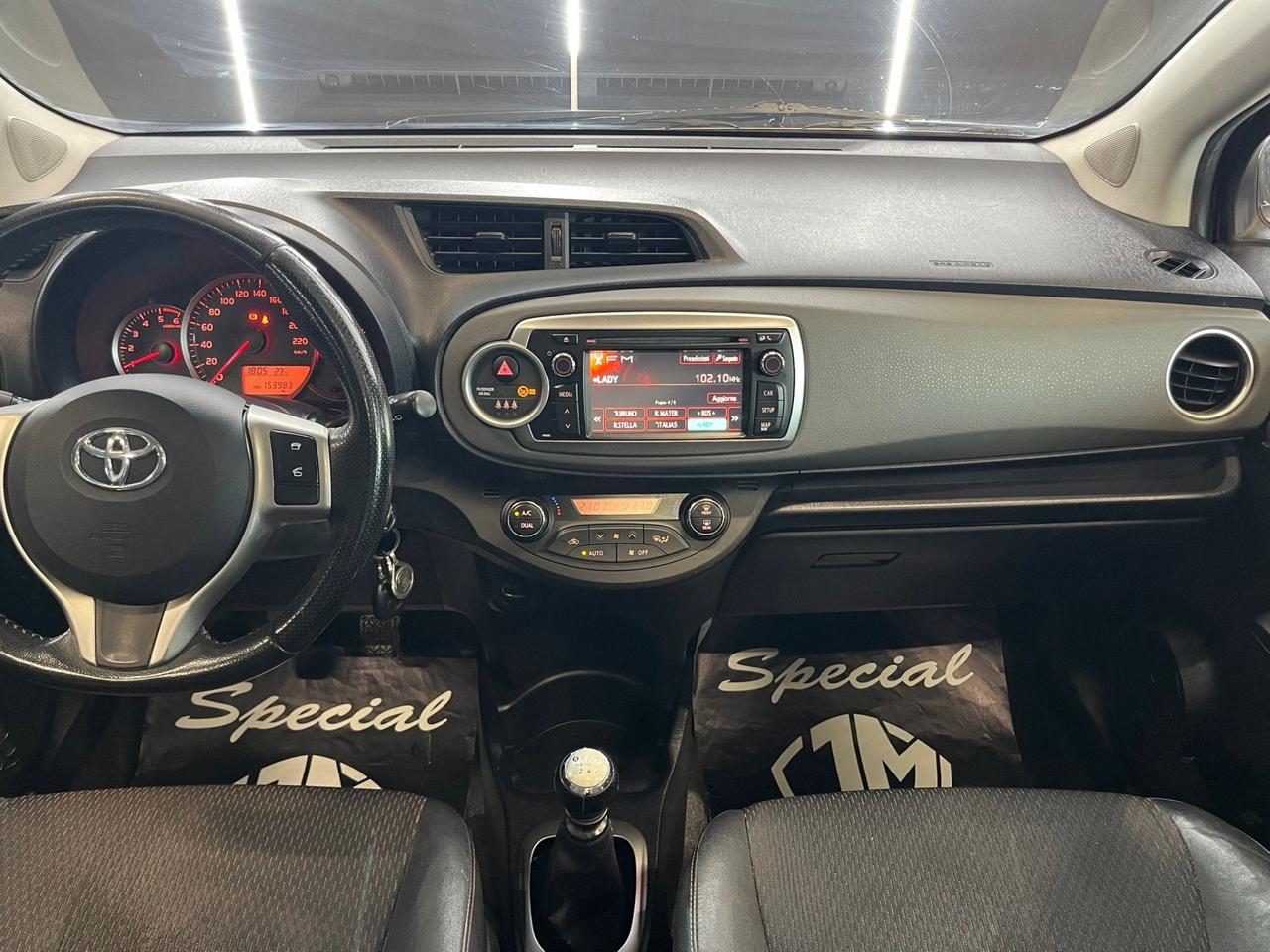 Toyota Yaris 1.4 D-4D 5 porte Lounge TETTO OK NEOPATENTATI