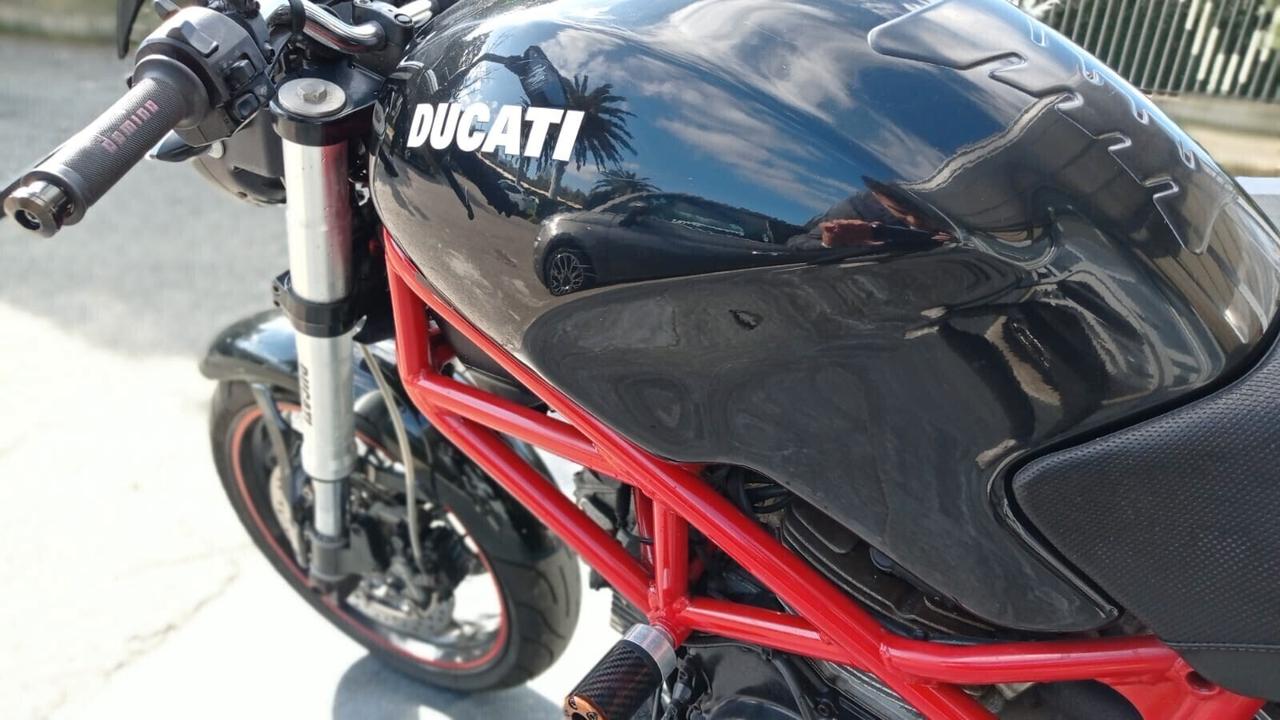 Ducati Monster 695 70cv