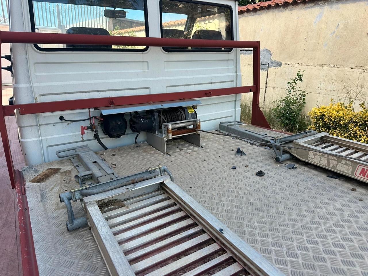 IVECO 35.10 CARROATTREZZI 1990