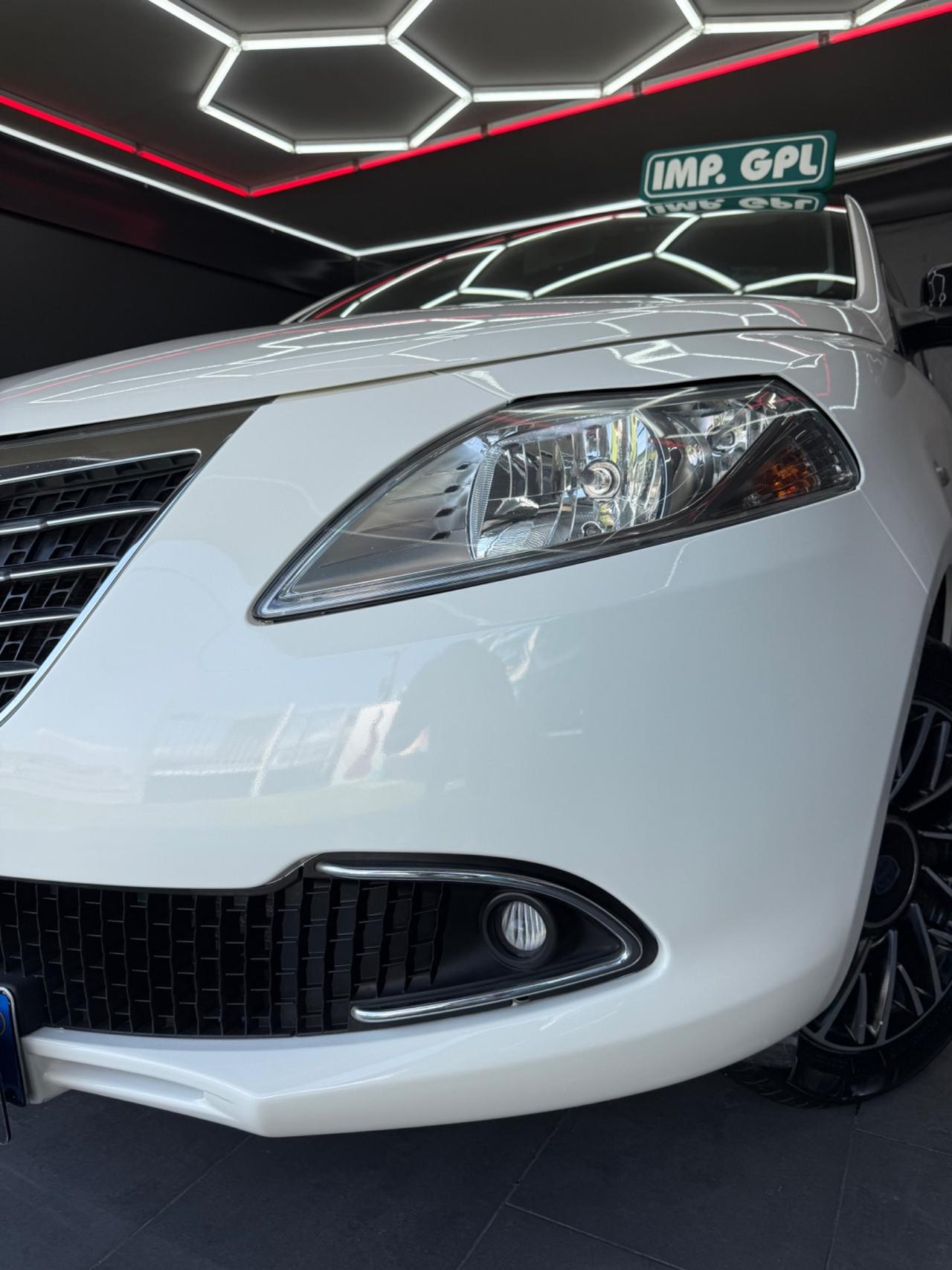 Lancia Ypsilon 1.2 GPL Ecochic Platinum 11/2015