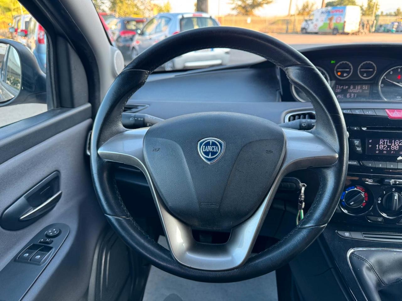 Lancia Ypsilon 1.2 BENZ 69CV GOLD 2013