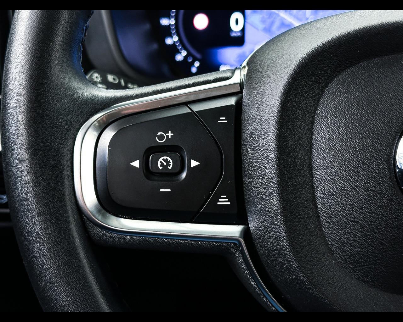 VOLVO XC60 (2017-->) - XC60 T6 Recharge Plug-in Hybrid AWD automatico Core