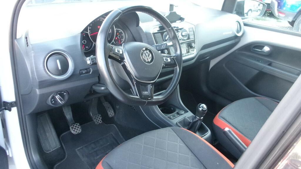 Volkswagen up! 1.0 Cross !