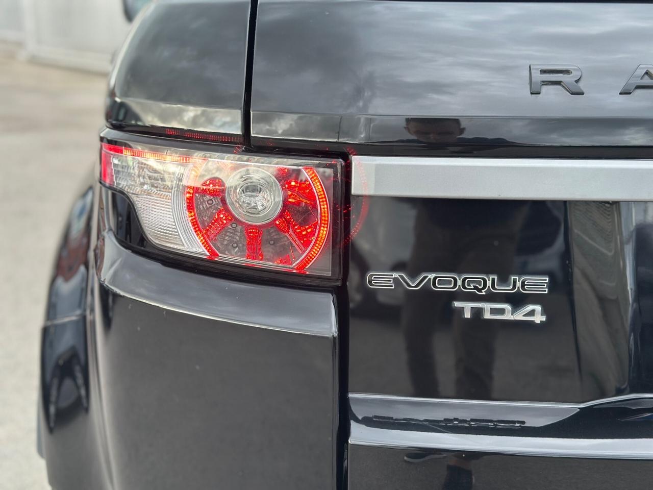 Range Evoque 2.2 TD4 150CV Pure Tech AUTOMATICO