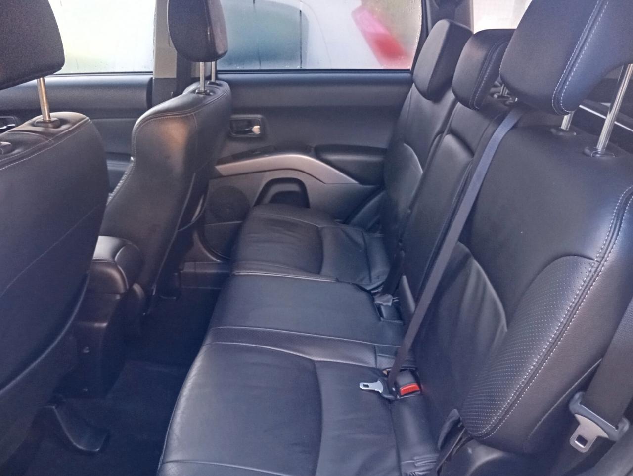 Mitsubishi Outlander 2.0 DI-D Instyle 7 posti