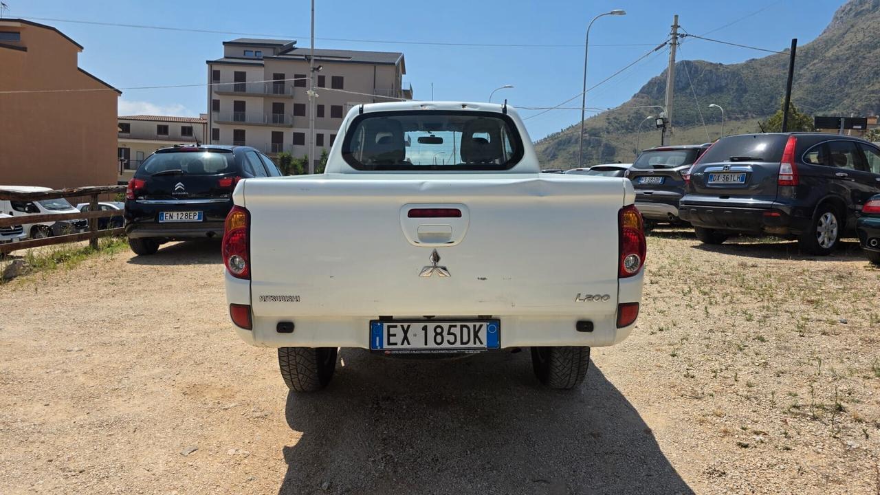 MITSUBISHI L200 2.5 DI-D AUTOCARRO 2014 INTEN TEND CLU € 12.500,00 + IVA