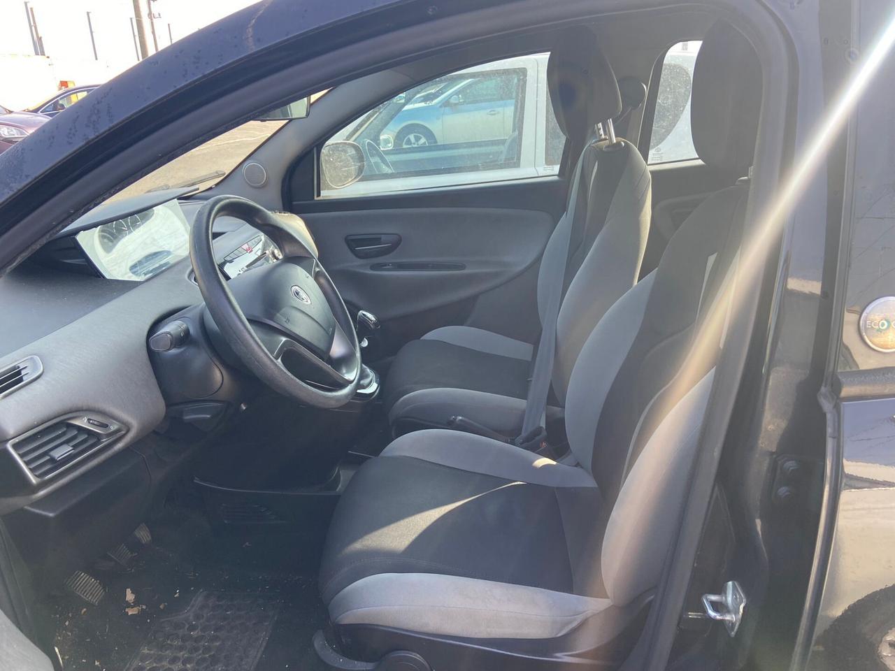 Lancia Ypsilon 0.9 TwinAir 85 CV 5 porte Metano Ecochic Silver