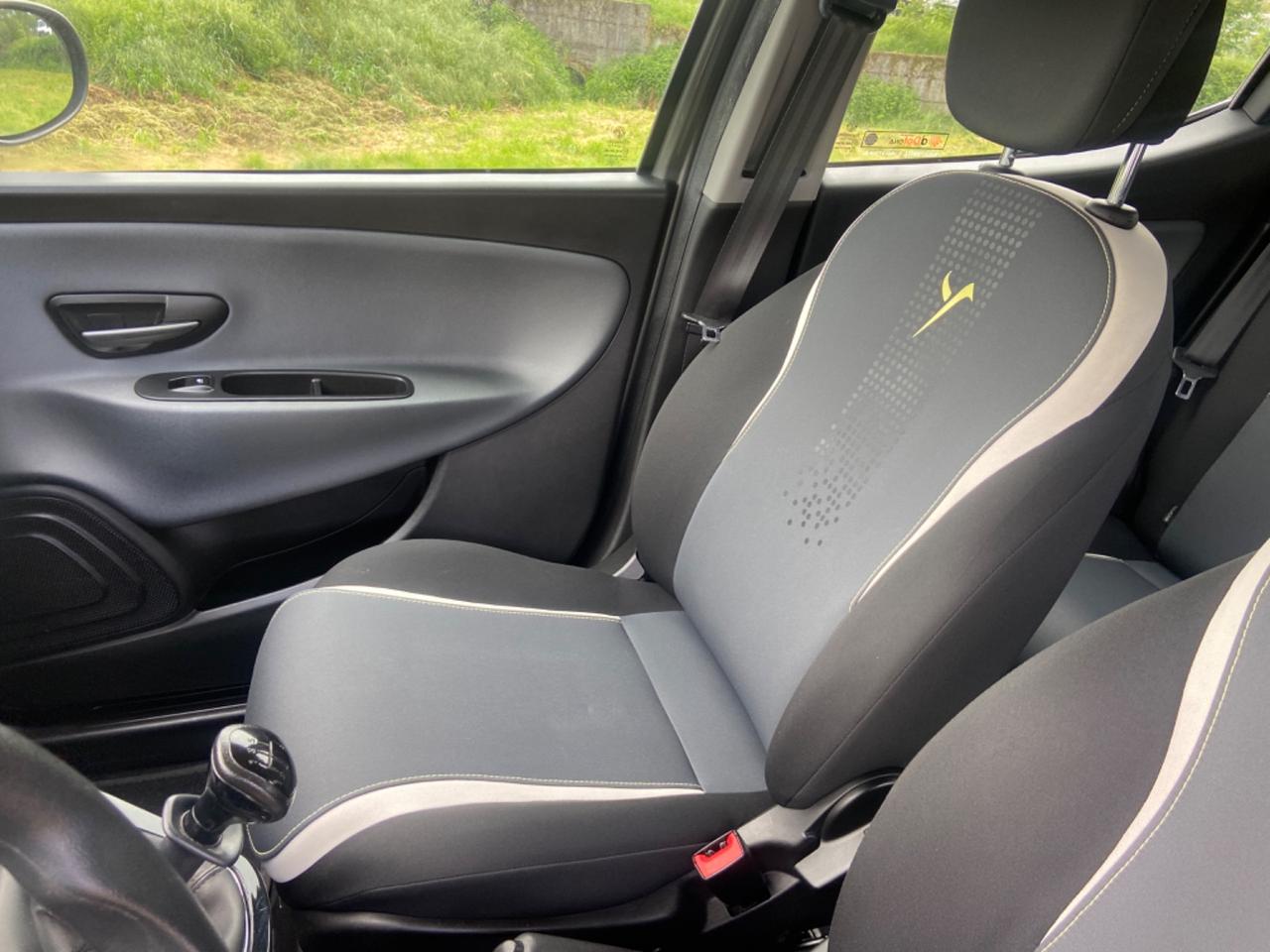 Lancia Ypsilon 0.9 TwinAir 85 CV 5 porte Metano Ecochic Elle