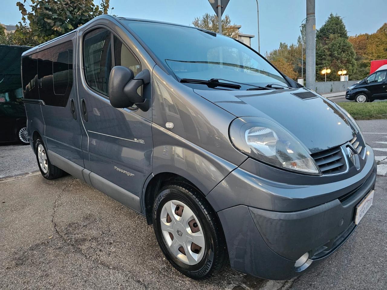 Renault Trafic 2.5 dCi 145cv Passenger Black Edition*7Posti*