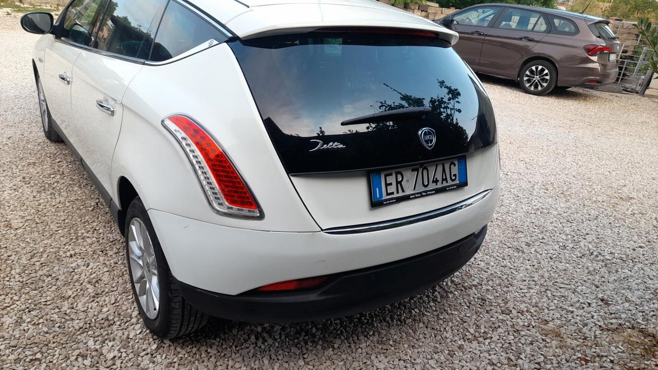 Lancia Delta 1.6 MJT DPF 105 CV Silver