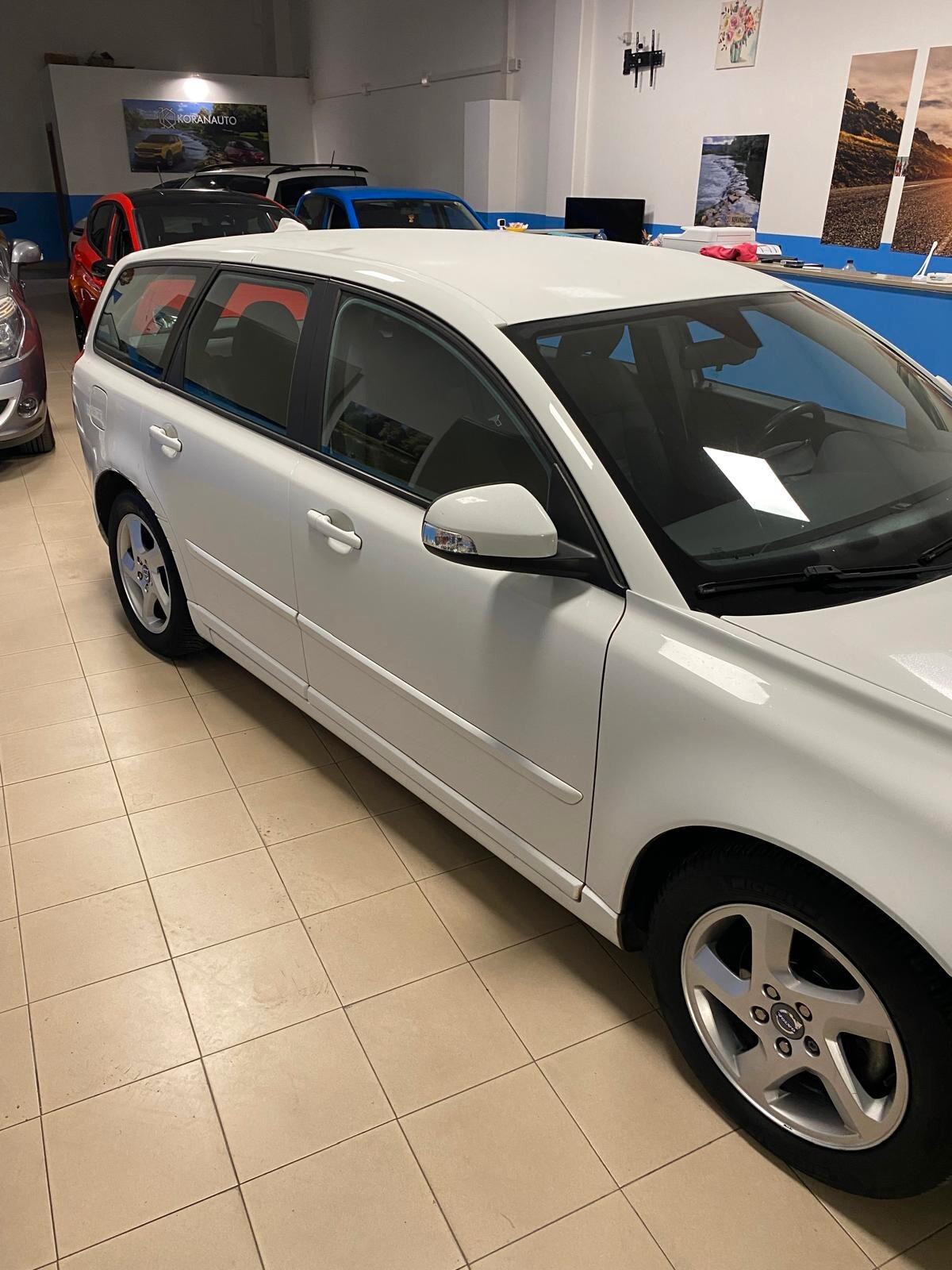 Volvo V50 D2 R-design