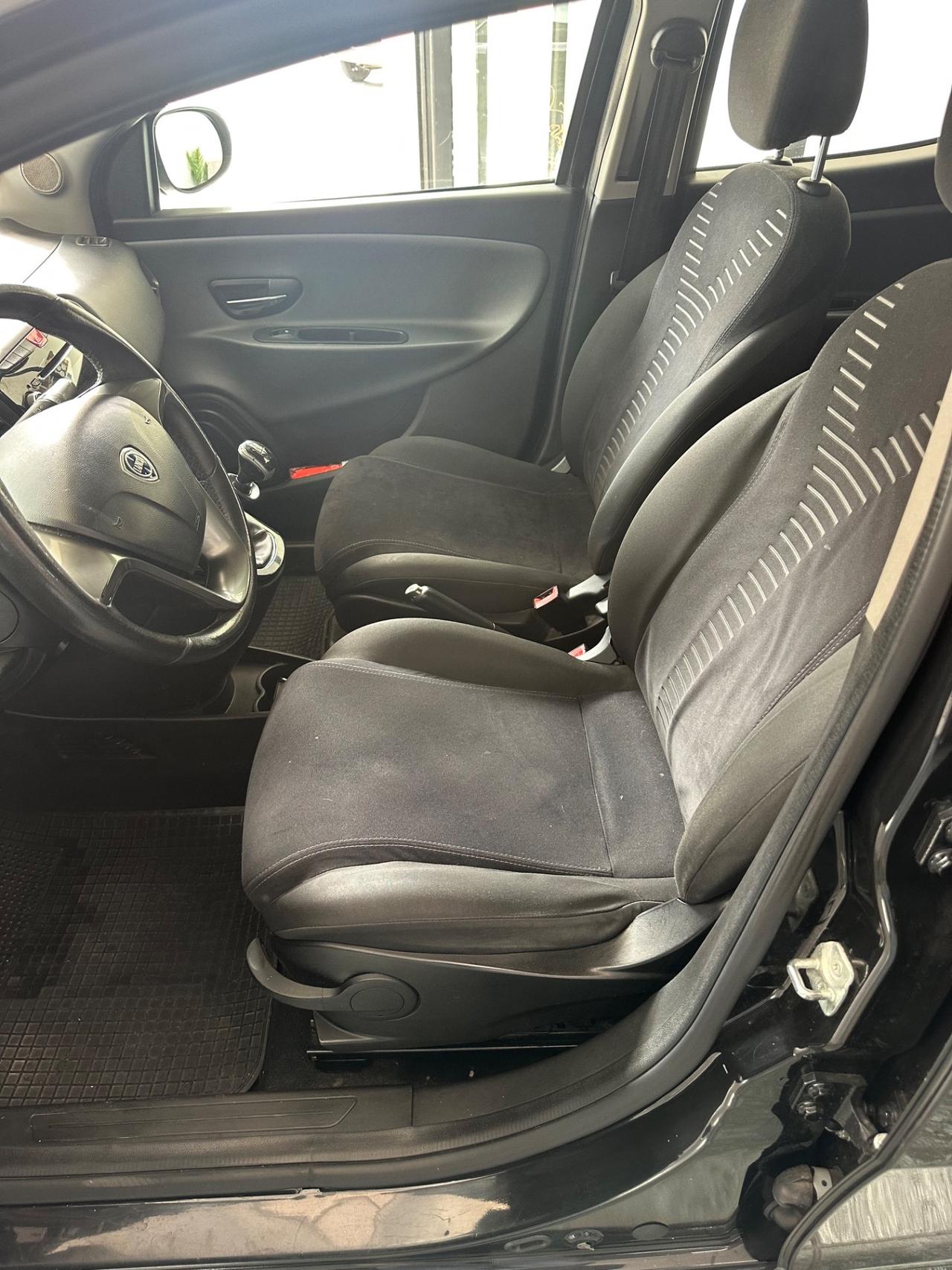 Lancia Ypsilon 1.2 69 CV 5 porte S&S Platinum