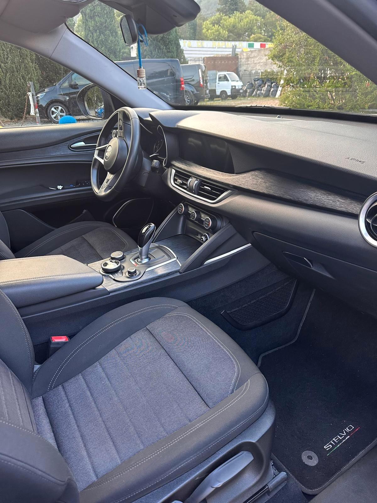 Alfa Romeo Stelvio 2.2 Turbodiesel 210 CV AT8 Q4 Veloce