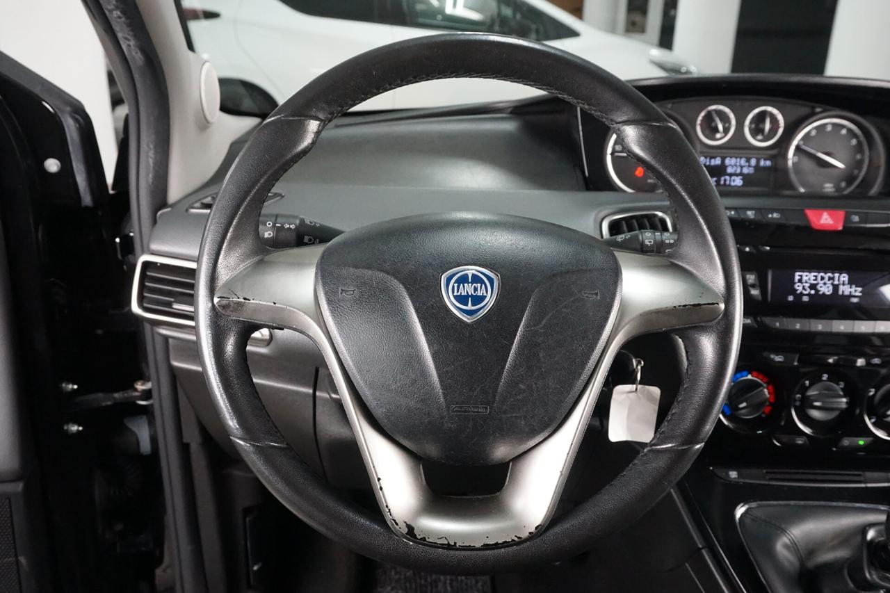 Lancia Ypsilon 1.2 69 CV 5 porte Silver