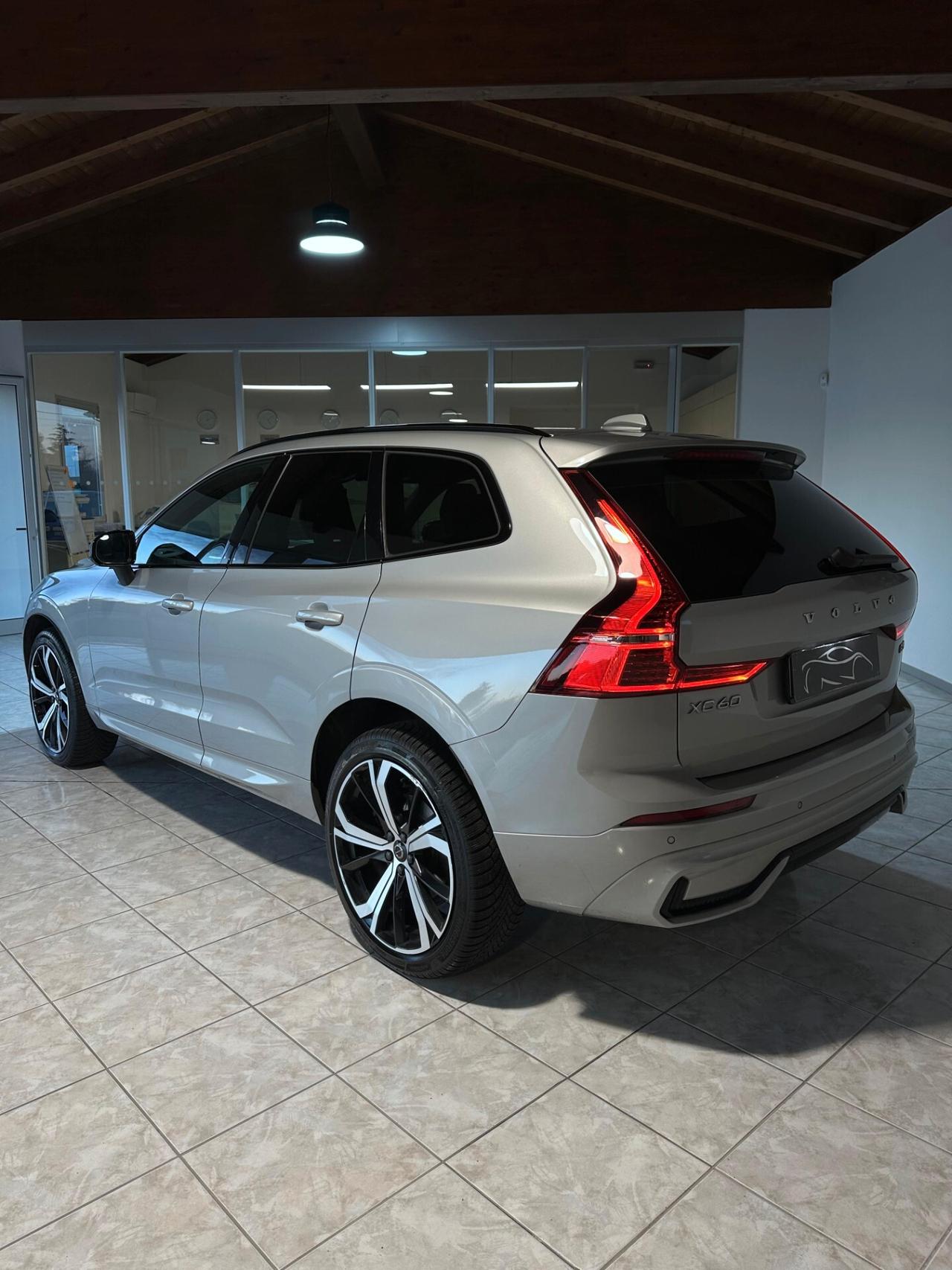 Volvo XC 60 XC60 B5 (d) AWD R DESIGN