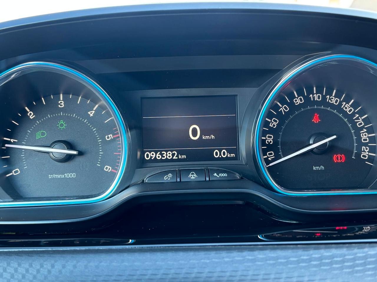 Peugeot 2008 BlueHDi 100 S&S Allure