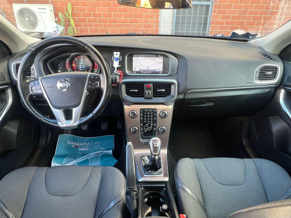 VOLVO - V40 Cross Country 1.6 d2 Momentum