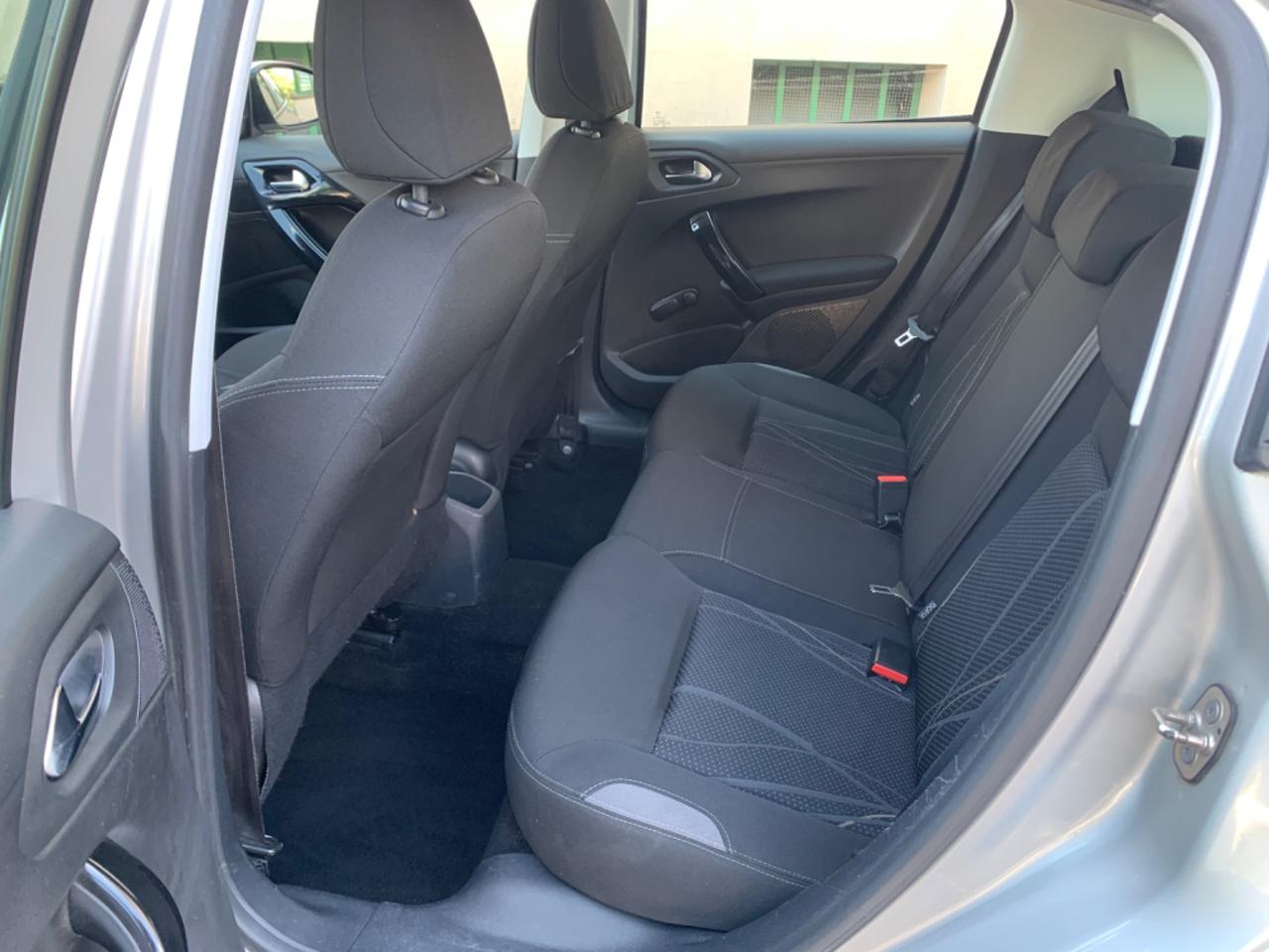 Peugeot 208 1.2 VTi 82 CV 5 porte Allure