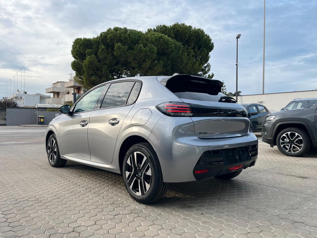 Peugeot 208 Hybrid 110 e-DCS6 Allure Automatic Km0