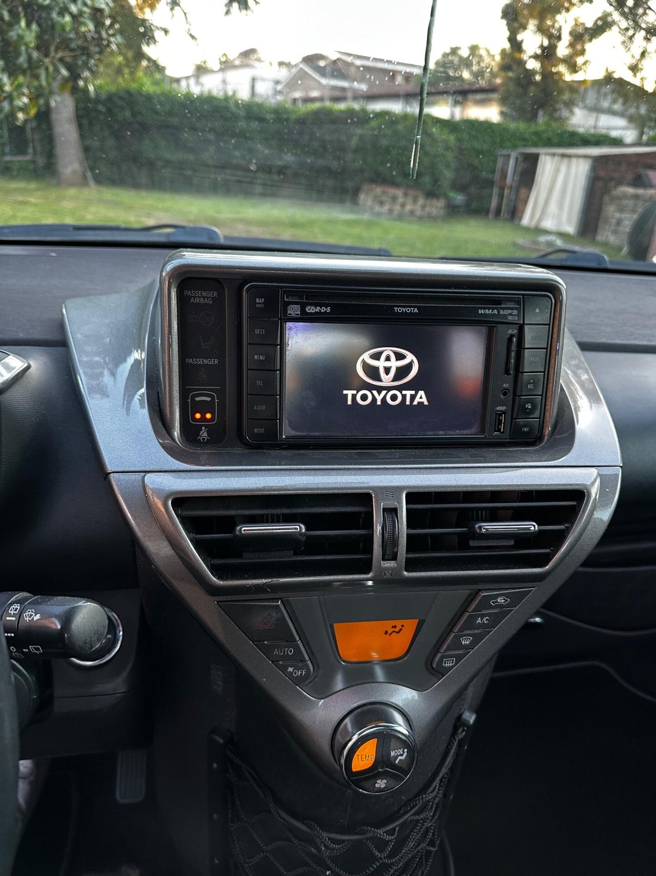 Toyota iQ 1.0 Multidrive Versione Lancio nero perlato !