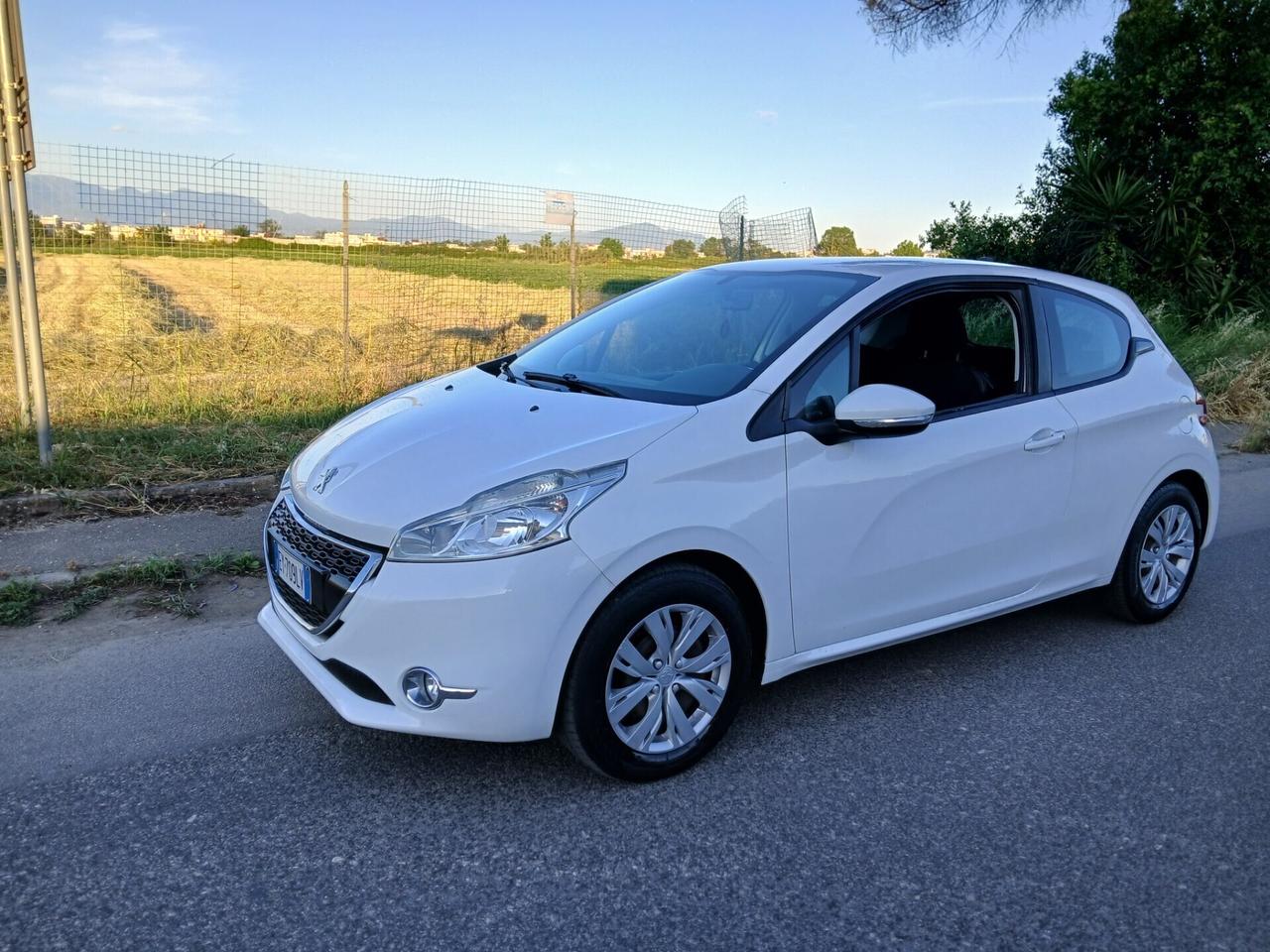 Peugeot 208 anno 2015 X Neopatentati KM CERTIFICAT