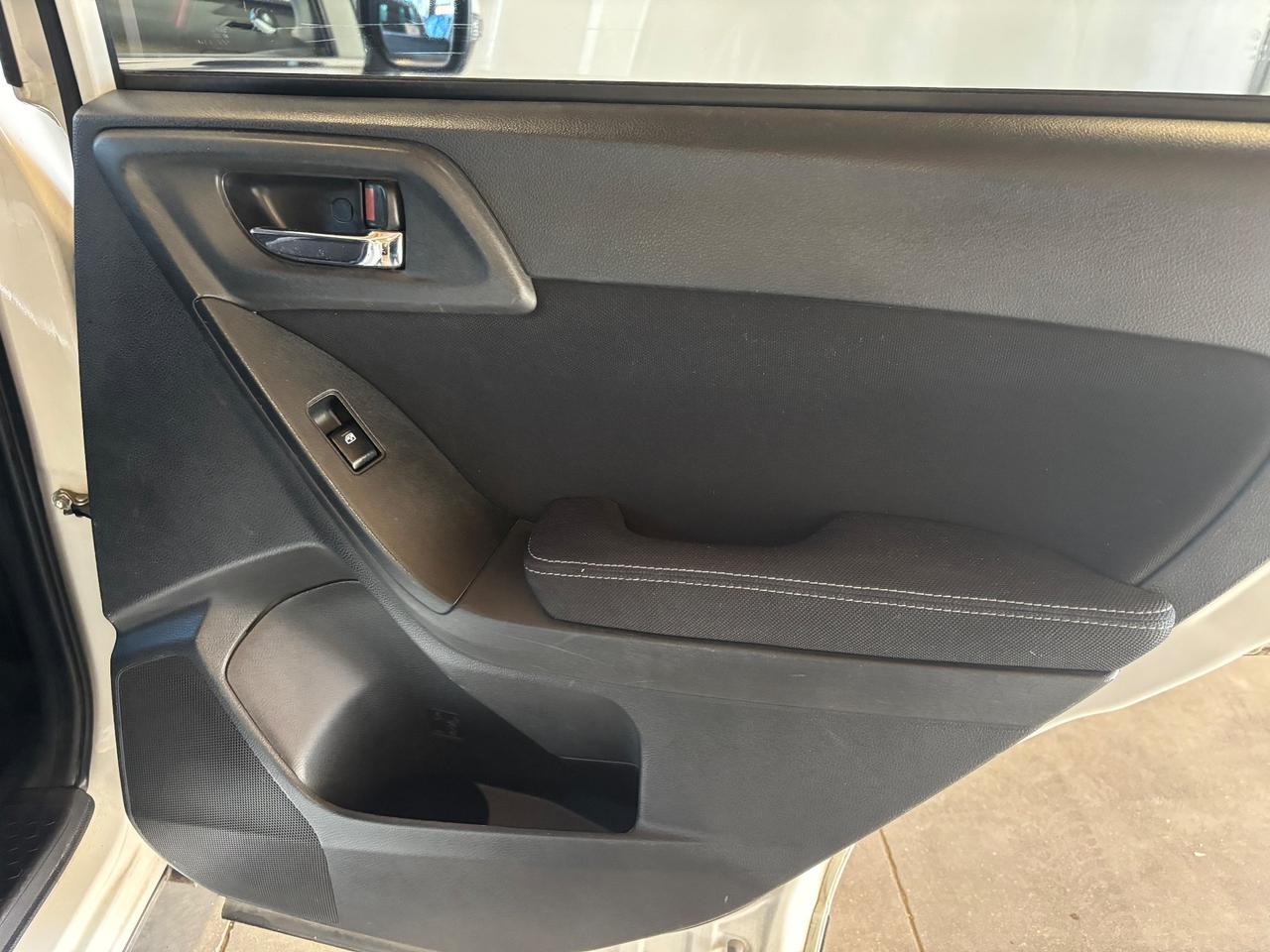 Subaru Forester 2.0D |BIANCO PERLA GANCIO TRAINO