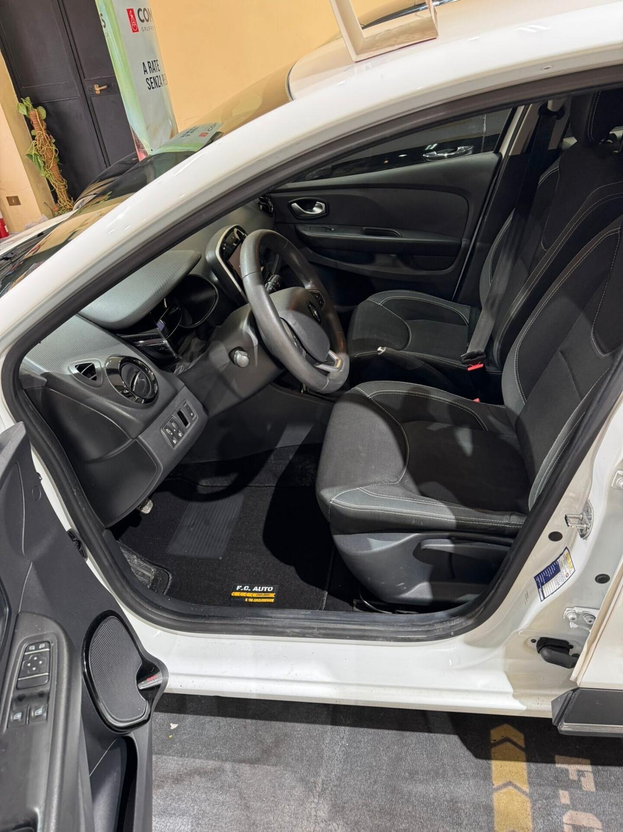 Renault Clio dCi 8V 75 CV 5 porte Moschino Intens
