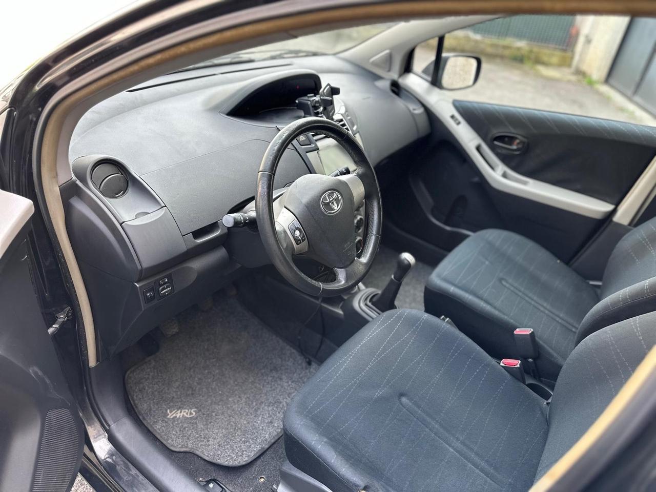 Toyota Yaris 1.0 5 porte Sol