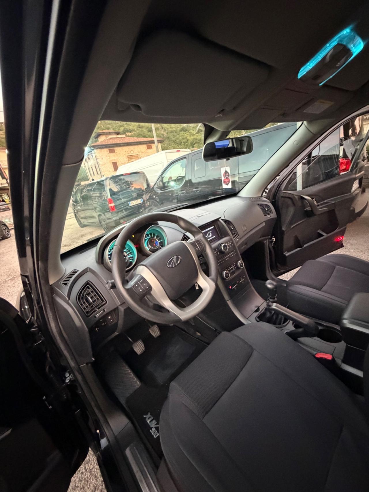 Mahindra XUV500 2.2 16V FWD W6