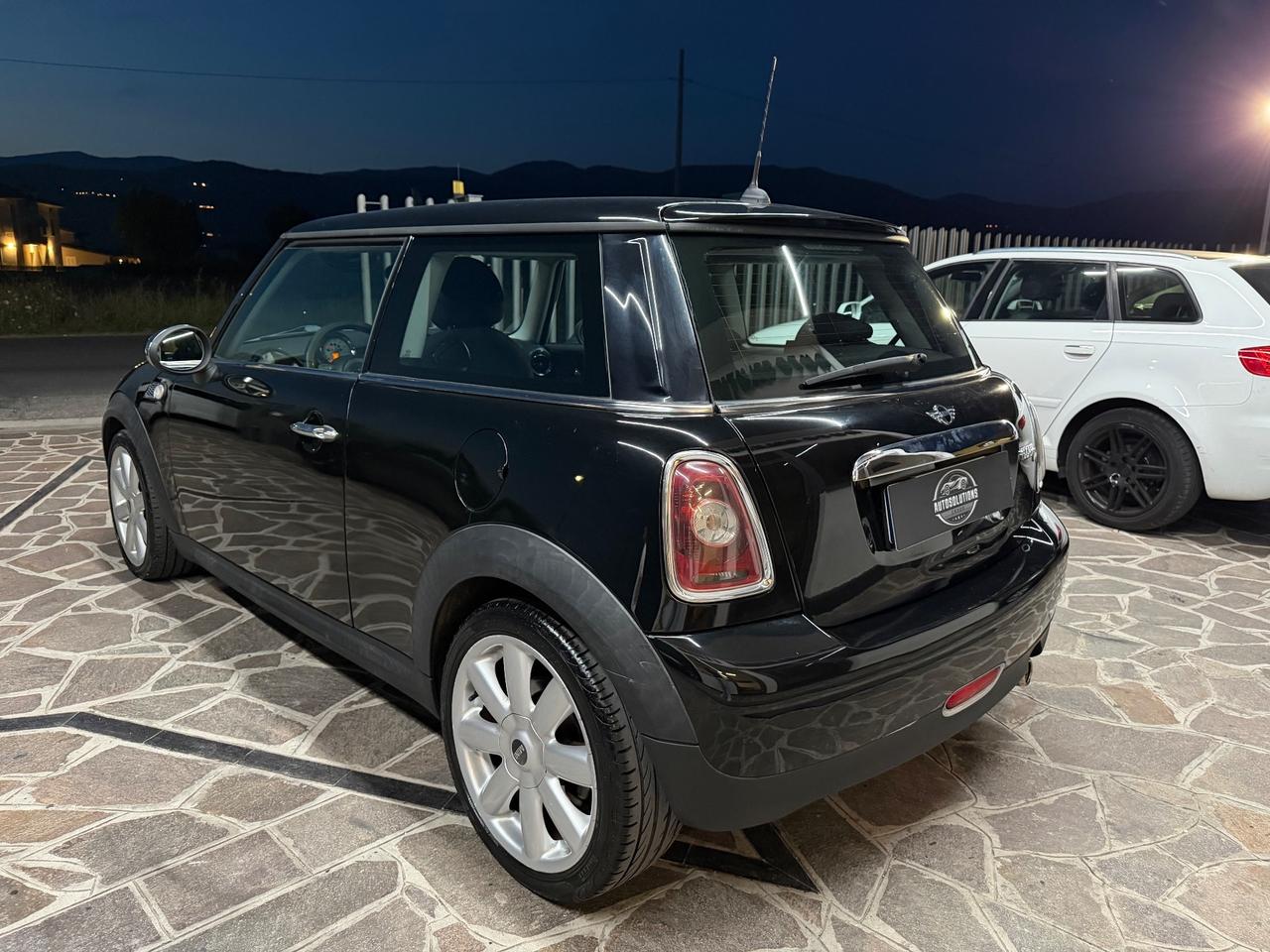 Mini 1.6 16V One D Total Black okneopatentati