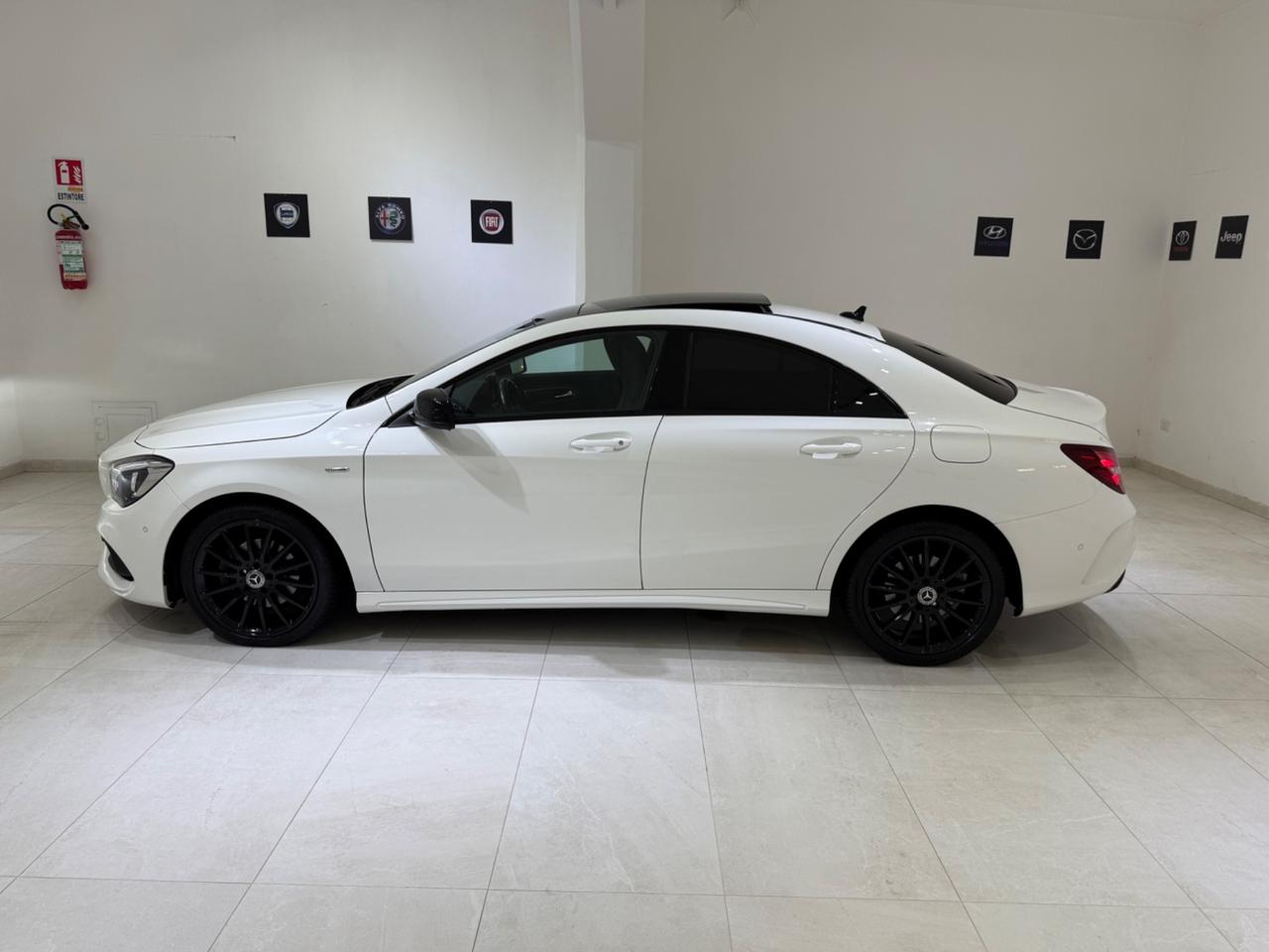 CLA 220 D AUTOMATIC PREMIUM TOTAL BLACK