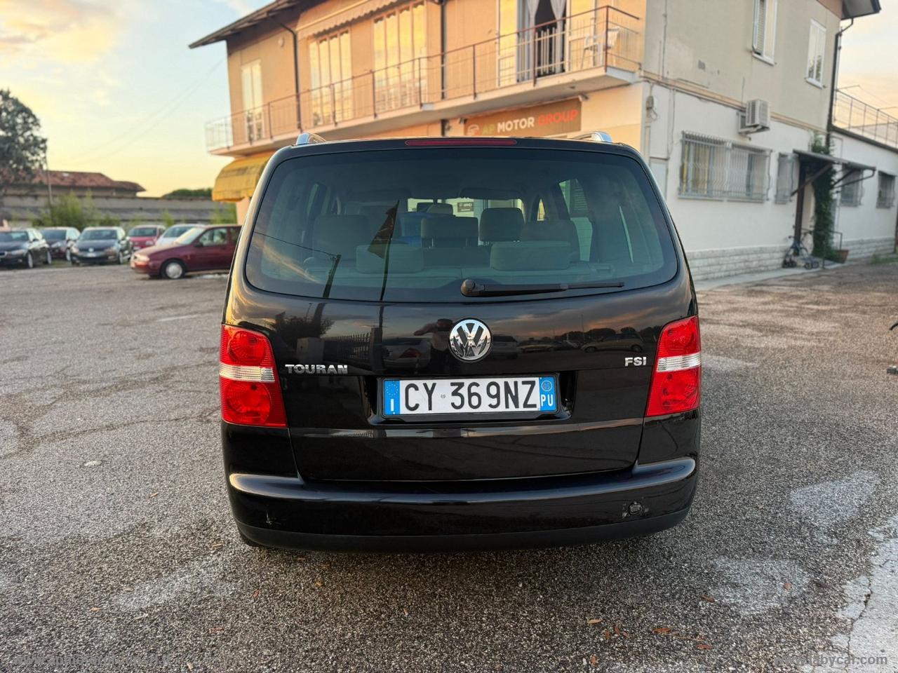 VOLKSWAGEN Touran 1.6 16V FSI Highline 7 POSTI