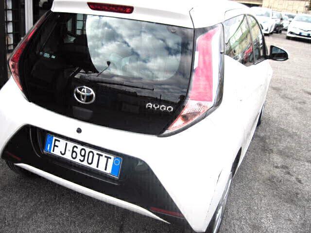 Toyota Aygo 1.0 VVT-i 69 CV 5 porte x-cool TSS FINANZIABILE NEOPATENTATI