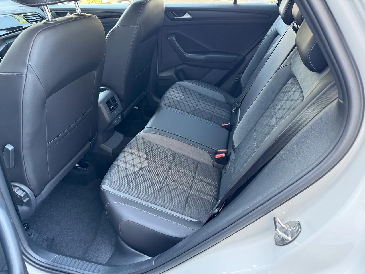 Volkswagen T-Roc 1.0 tsi R-Line Plus 115cv / KM0 / NO VINCOLI