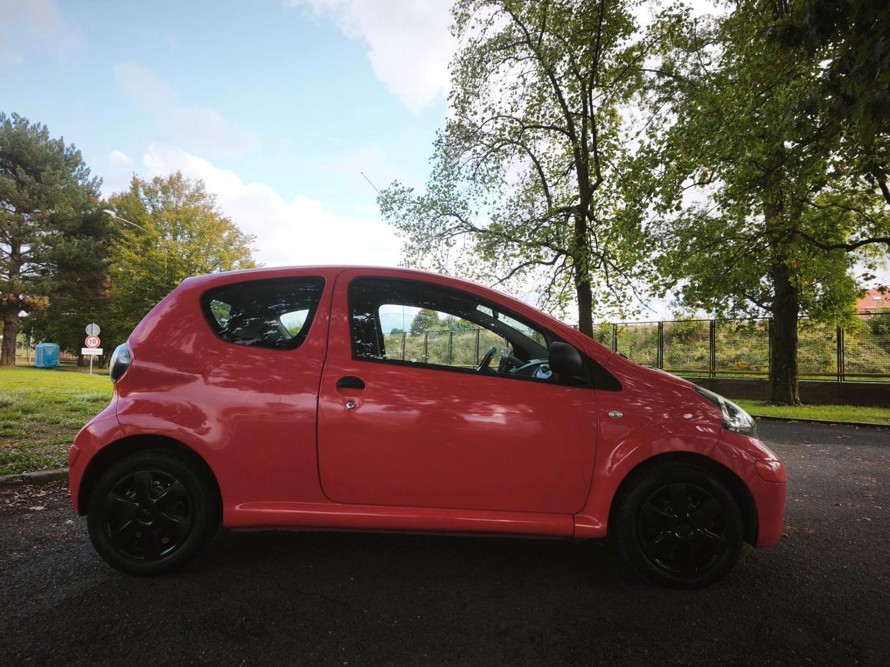 Toyota Aygo 1.0 12V VVT-i 3 porte Sol Connect Red Edition