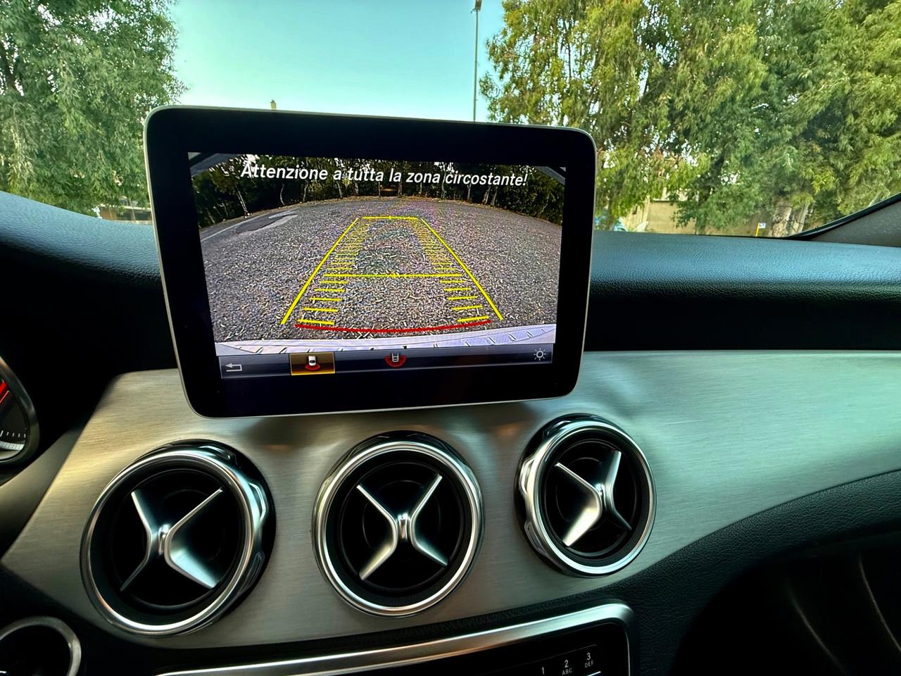 MERCEDES- BENZ GLA 200 D AMG PREMIUM