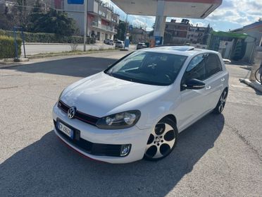 Volkswagen Golf GTI 2.0 TSI 5p.