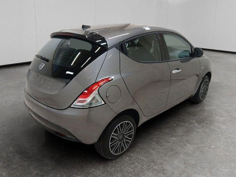 Lancia Ypsilon 1.0 firefly hybrid Oro s&s 70cv
