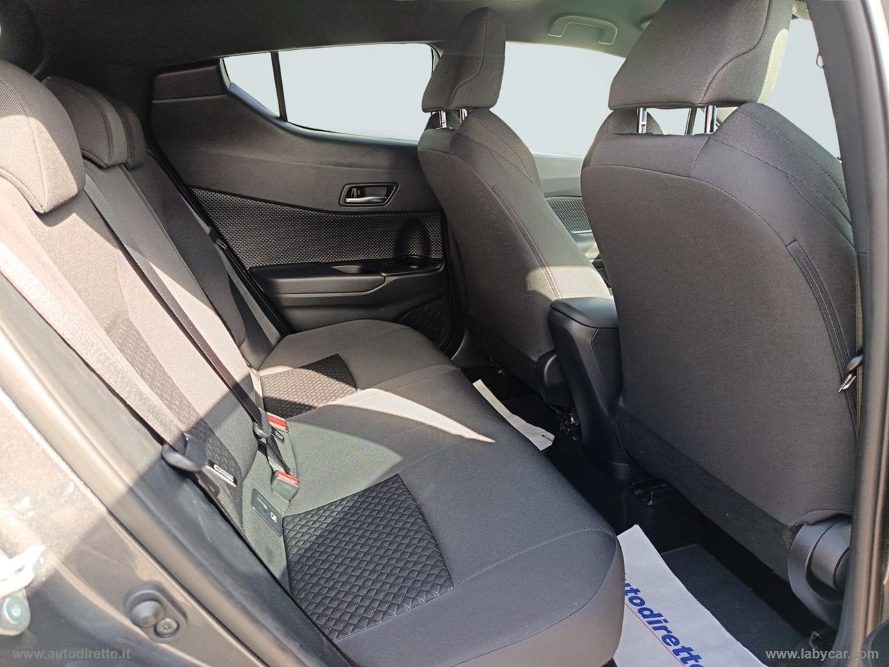 TOYOTA C-HR 1.8 Hybrid E-CVT Business