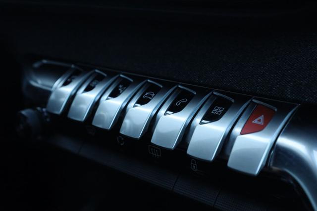 PEUGEOT 5008 PureTech 7 POSTI 130 S&S EAT8 GT Line