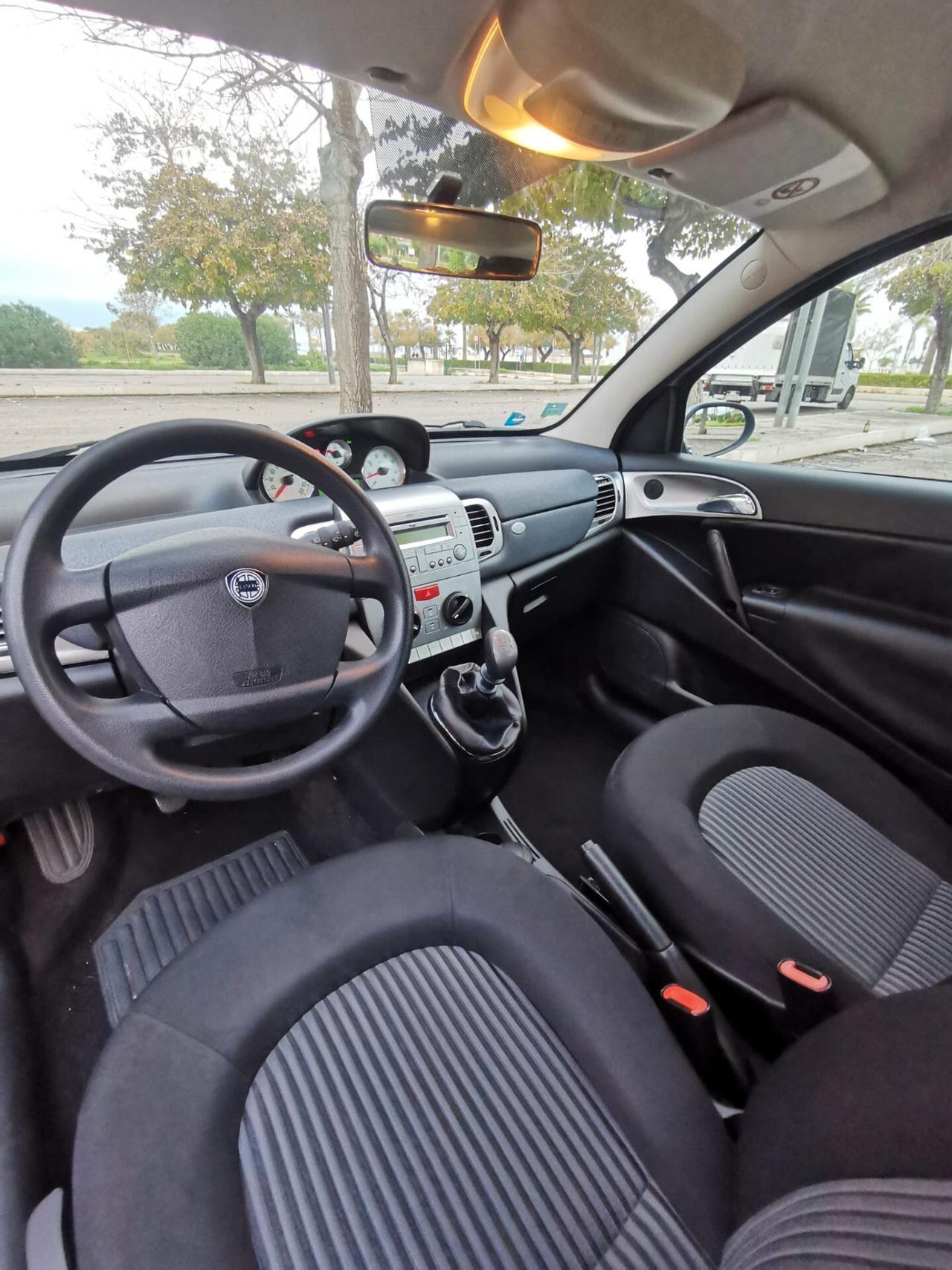 Lancia Ypsilon 1.2 Argento NEOPATENTATI