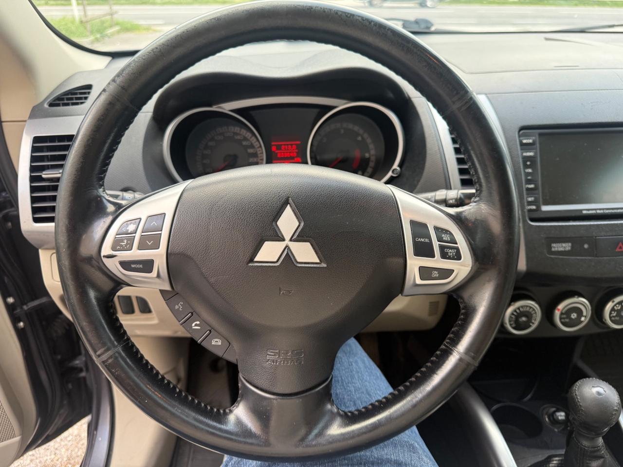 Mitsubishi Outlander 2.2 DI-D Instyle 7 p.ti DPF